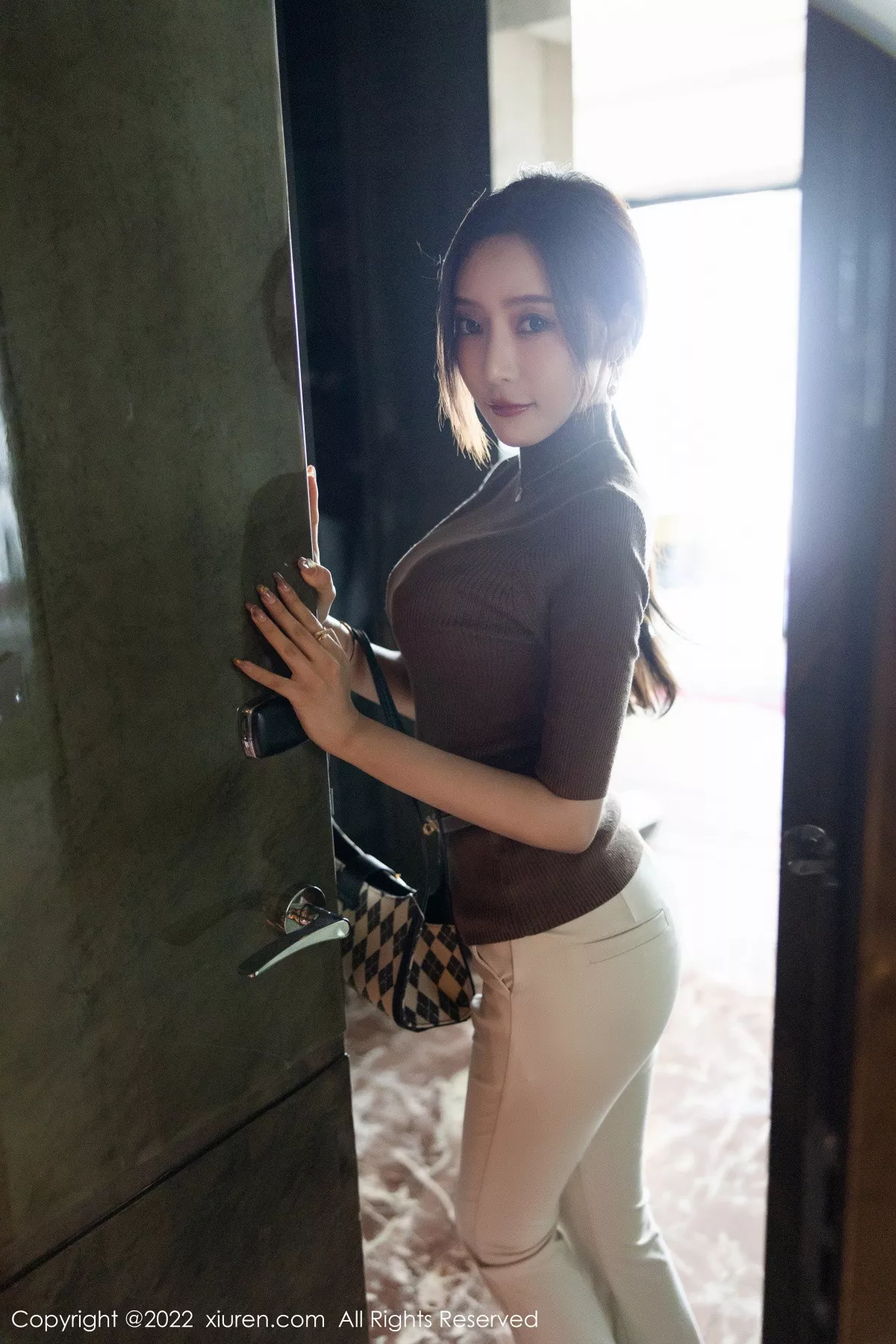 XiuRen第5978期_女神王馨瑶yanni私房半脱露性感蓝色内衣配超薄无内肉丝诱惑写真81P