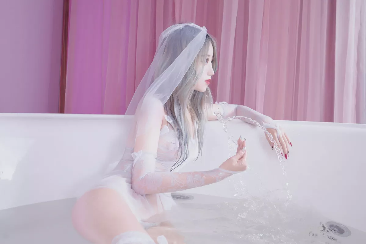 网络美女Eloise软软入水蕾丝主题私房浴缸芭比娃娃装扮白色蕾丝内衣湿身诱惑写真35P