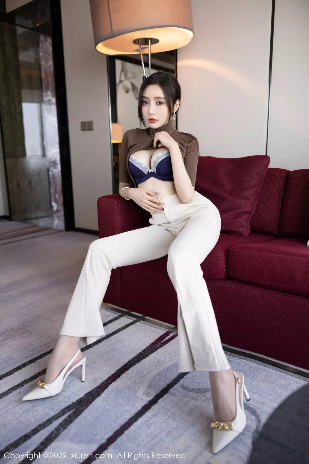 XiuRen第5978期_女神王馨瑶yanni私房半脱露性感蓝色内衣配超薄无内肉丝诱惑写真81P