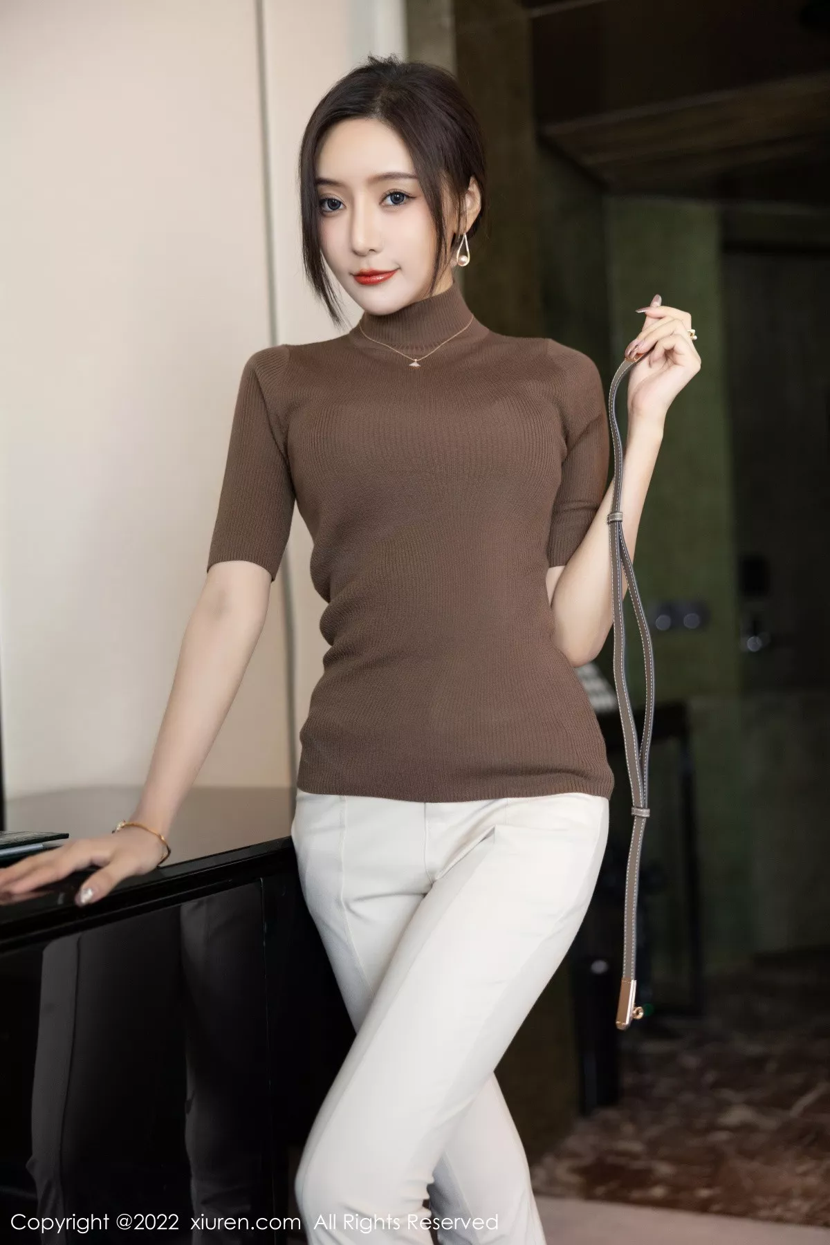 XiuRen第5978期_女神王馨瑶yanni私房半脱露性感蓝色内衣配超薄无内肉丝诱惑写真81P