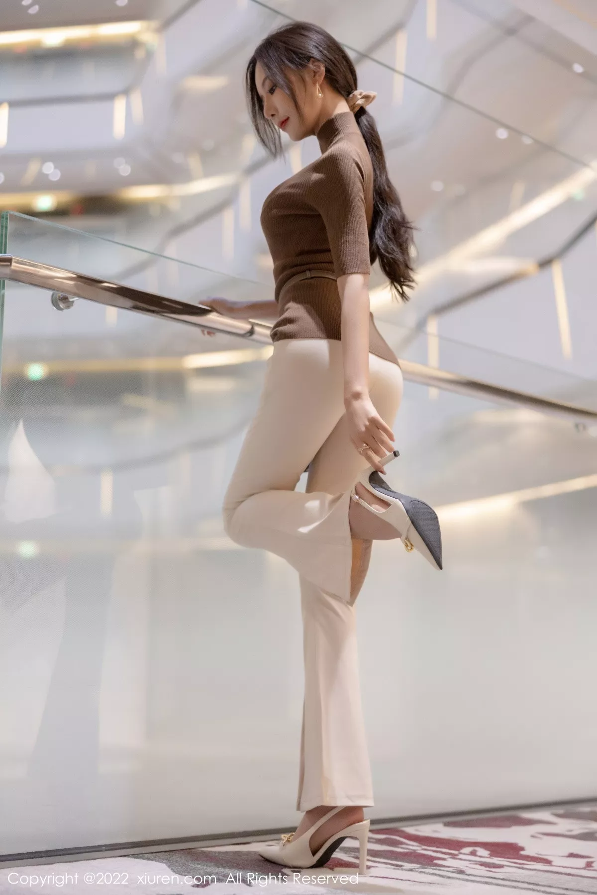 XiuRen第5978期_女神王馨瑶yanni私房半脱露性感蓝色内衣配超薄无内肉丝诱惑写真81P