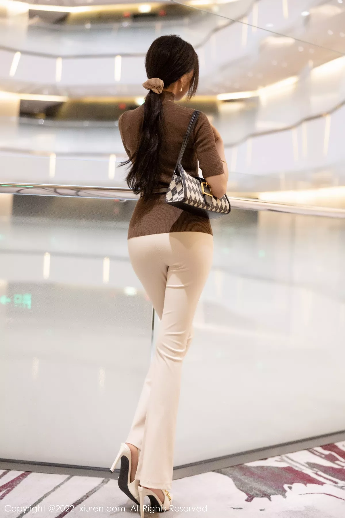 XiuRen第5978期_女神王馨瑶yanni私房半脱露性感蓝色内衣配超薄无内肉丝诱惑写真81P