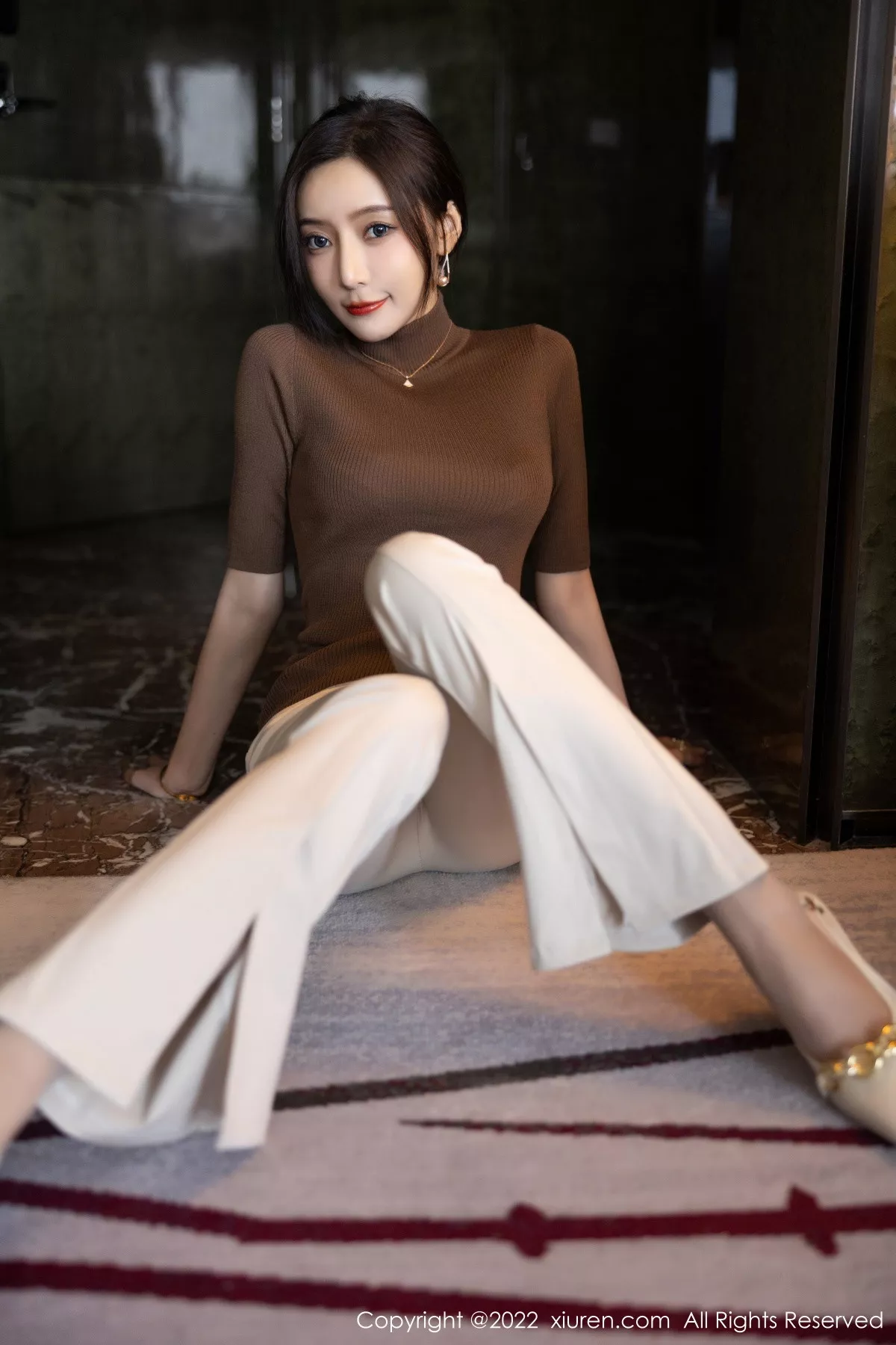 XiuRen第5978期_女神王馨瑶yanni私房半脱露性感蓝色内衣配超薄无内肉丝诱惑写真81P