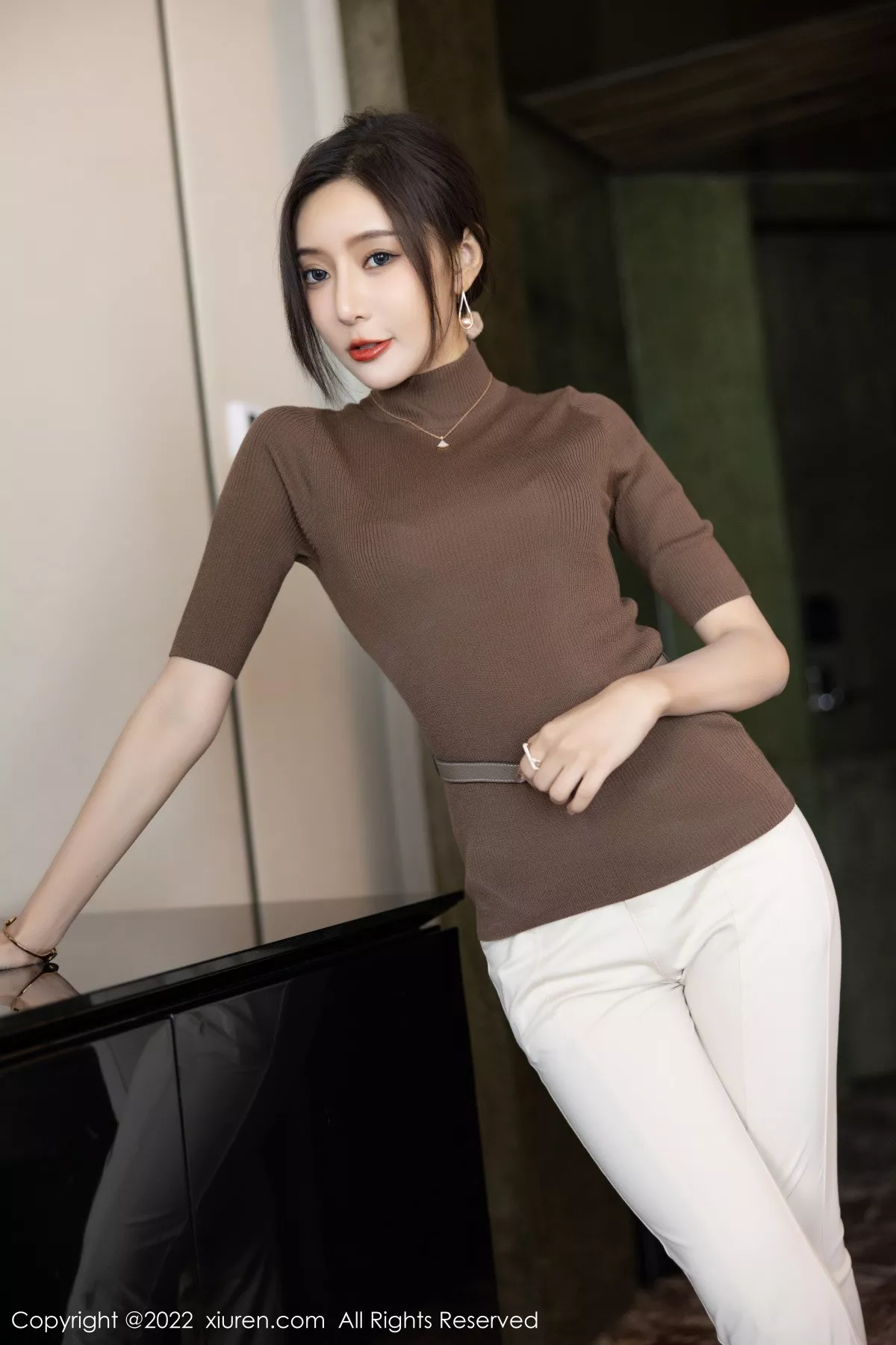 XiuRen第5978期_女神王馨瑶yanni私房半脱露性感蓝色内衣配超薄无内肉丝诱惑写真81P