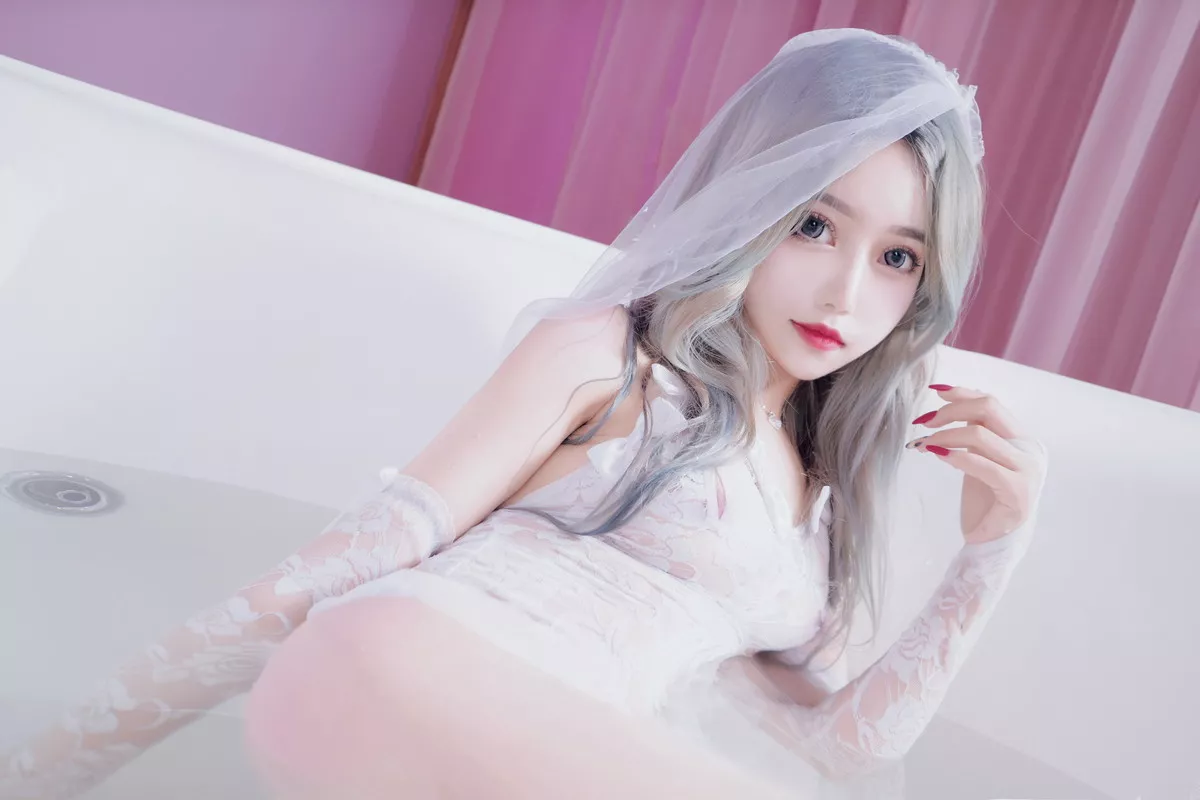 网络美女Eloise软软入水蕾丝主题私房浴缸芭比娃娃装扮白色蕾丝内衣湿身诱惑写真35P