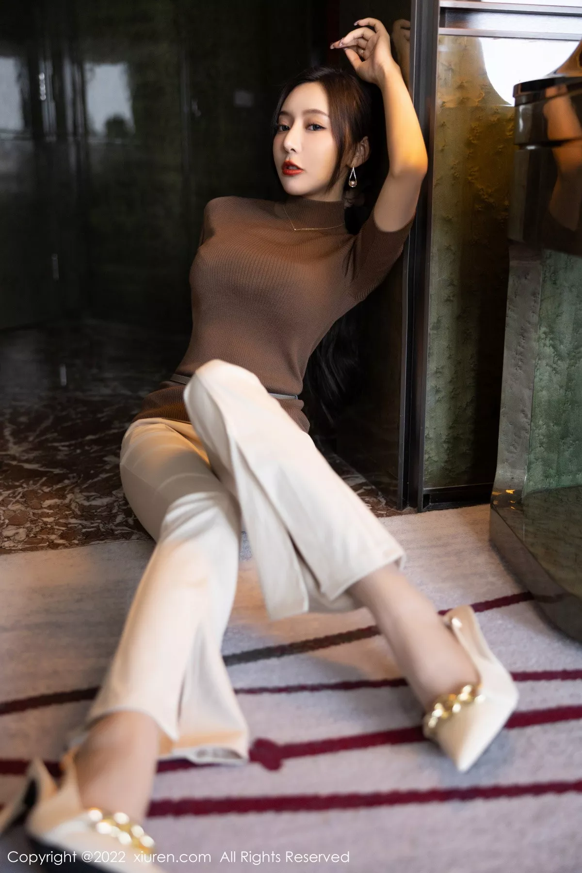 XiuRen第5978期_女神王馨瑶yanni私房半脱露性感蓝色内衣配超薄无内肉丝诱惑写真81P