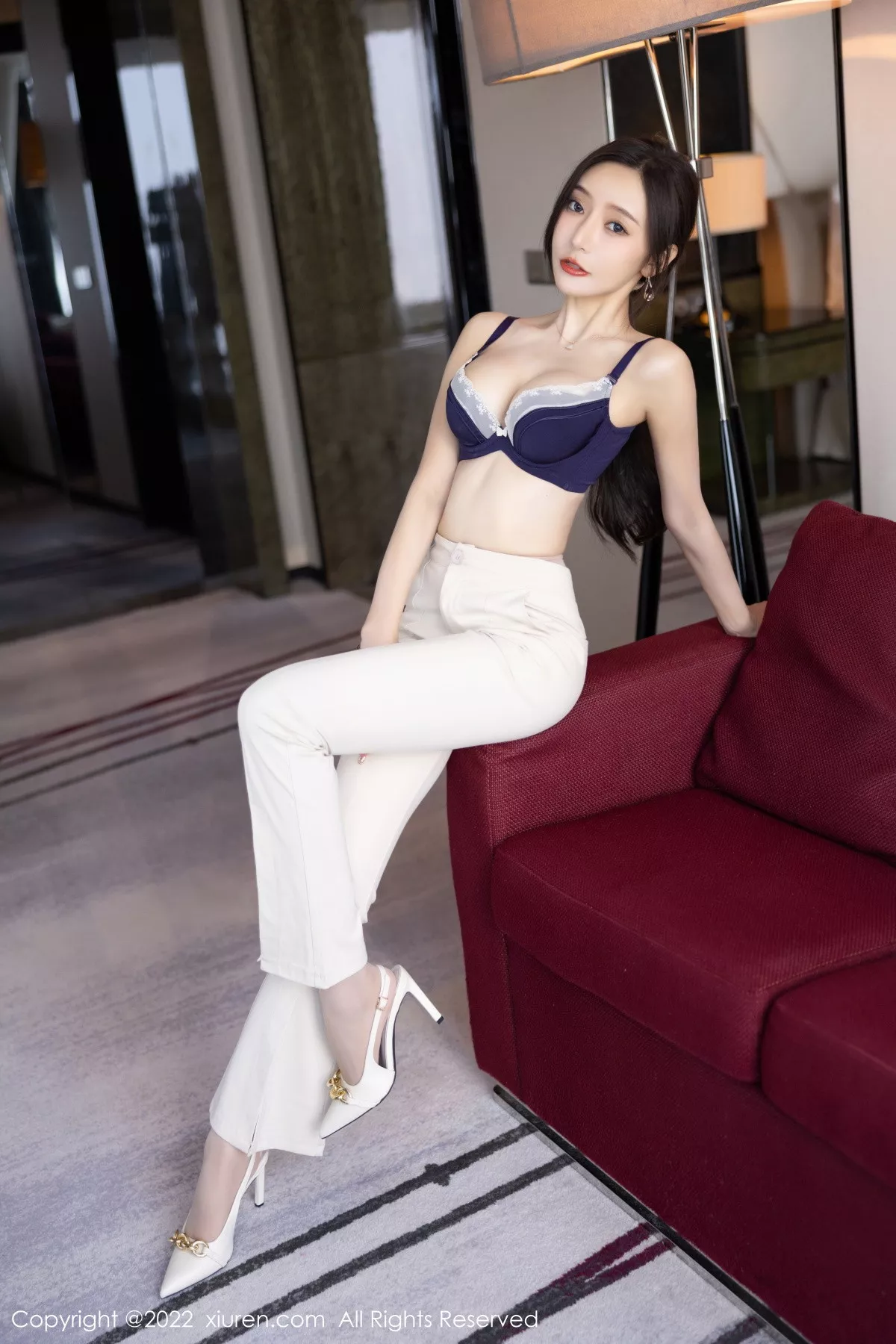 XiuRen第5978期_女神王馨瑶yanni私房半脱露性感蓝色内衣配超薄无内肉丝诱惑写真81P