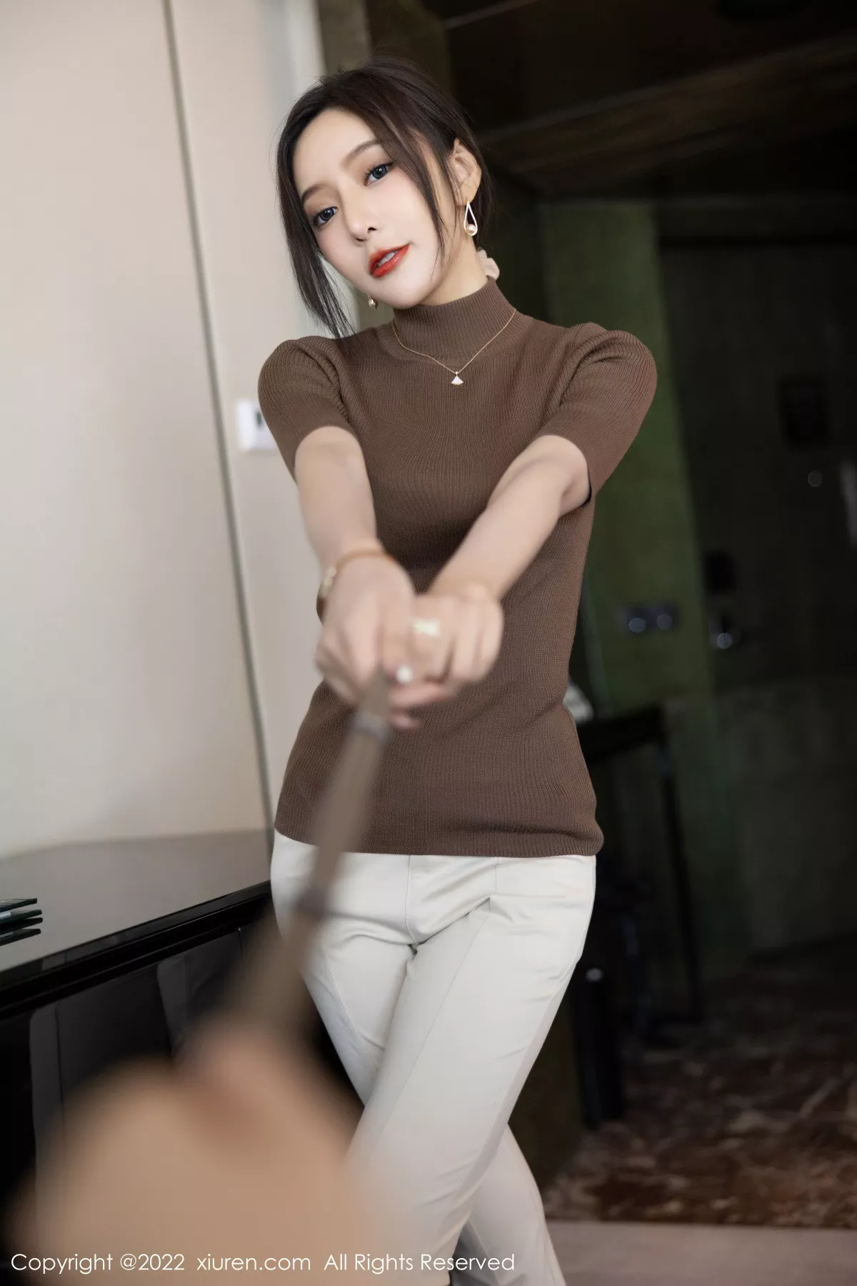 XiuRen第5978期_女神王馨瑶yanni私房半脱露性感蓝色内衣配超薄无内肉丝诱惑写真81P