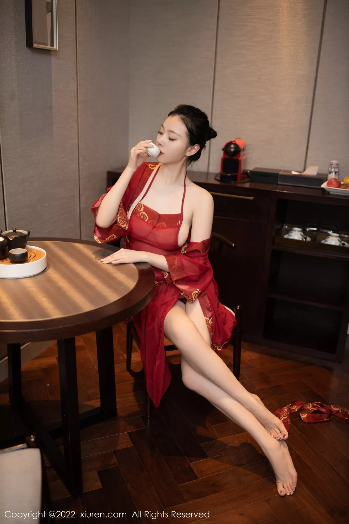 XiuRen第5992期_模特安然anran性感红色轻透薄纱布兜秀曼妙身姿惹火诱惑写真80P