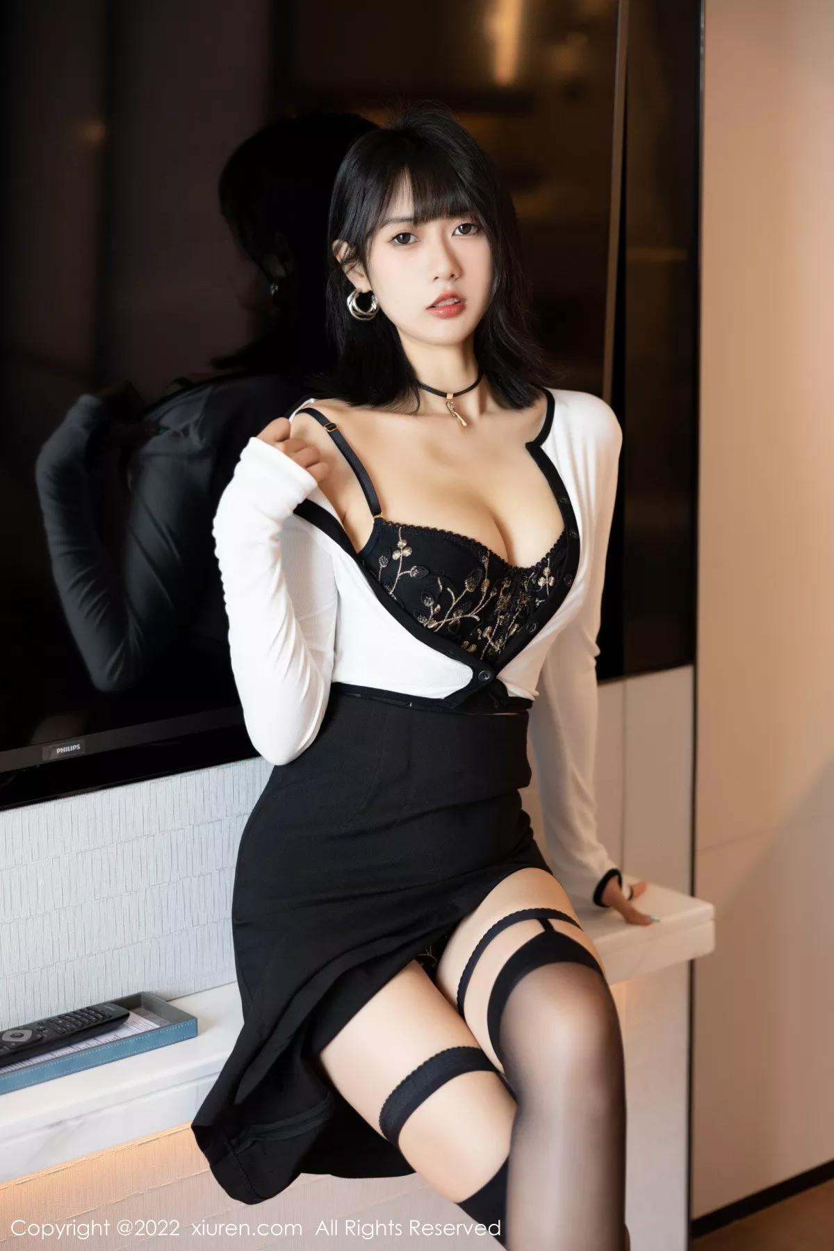 XiuRen第5991期_模特林子遥性感白色轻透衣配黑丝吊袜露黑色内衣迷人诱惑写真85P