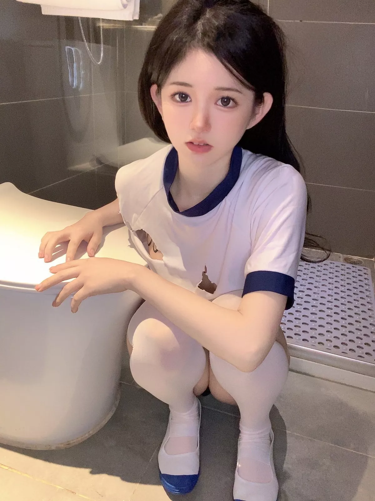 网络美女倦倦喵放课后体操服主题私房浴室破烂服饰秀惹火身材撩人诱惑写真74P