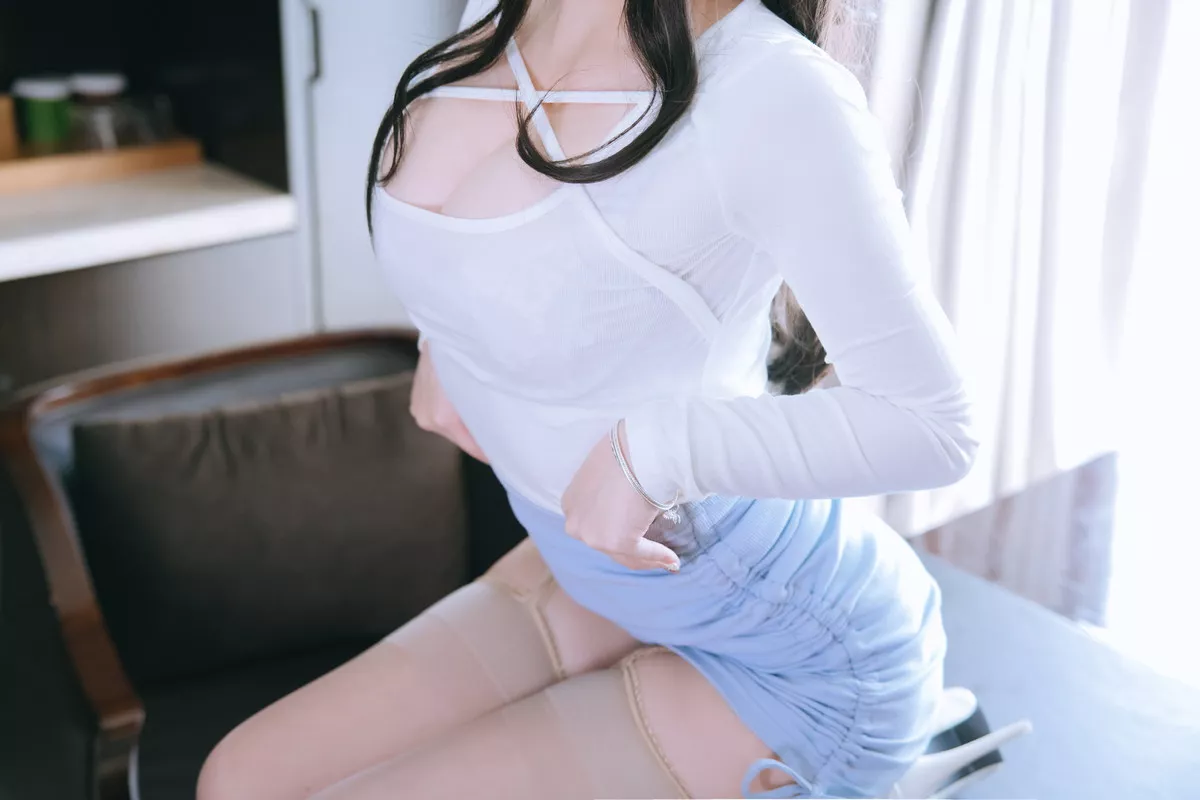 Cosplay美女日奈娇包臀裙秘书主题私房半脱制服露性感内衣秀童颜巨乳诱惑写真105P