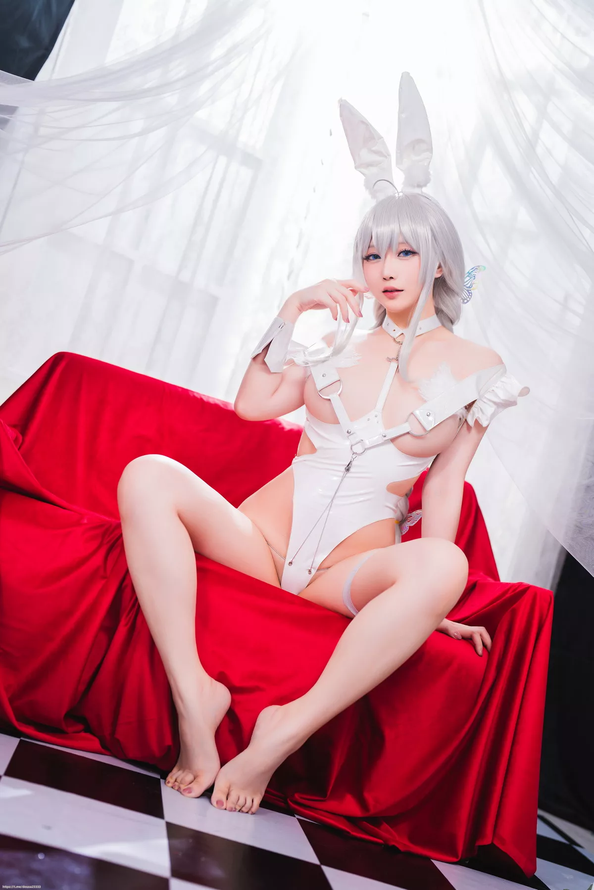 Coser小姐姐星之迟迟恶毒主题性感白色连体情趣内衣配白丝裤袜惹火诱惑写真43P