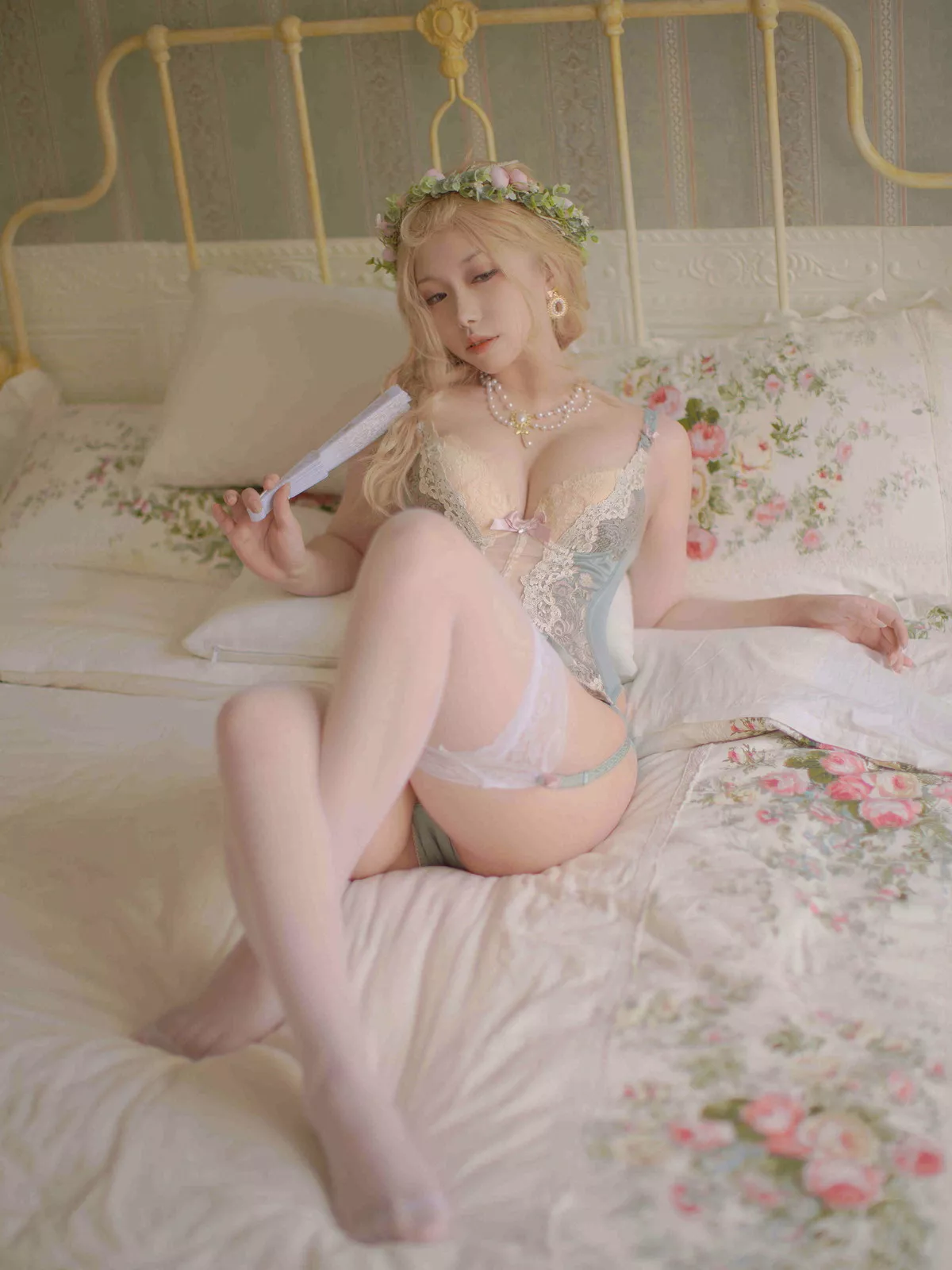 网络美女一北亦北洛可可时代主题私房床上性感连体内衣配蕾丝吊袜丰满诱惑写真28P