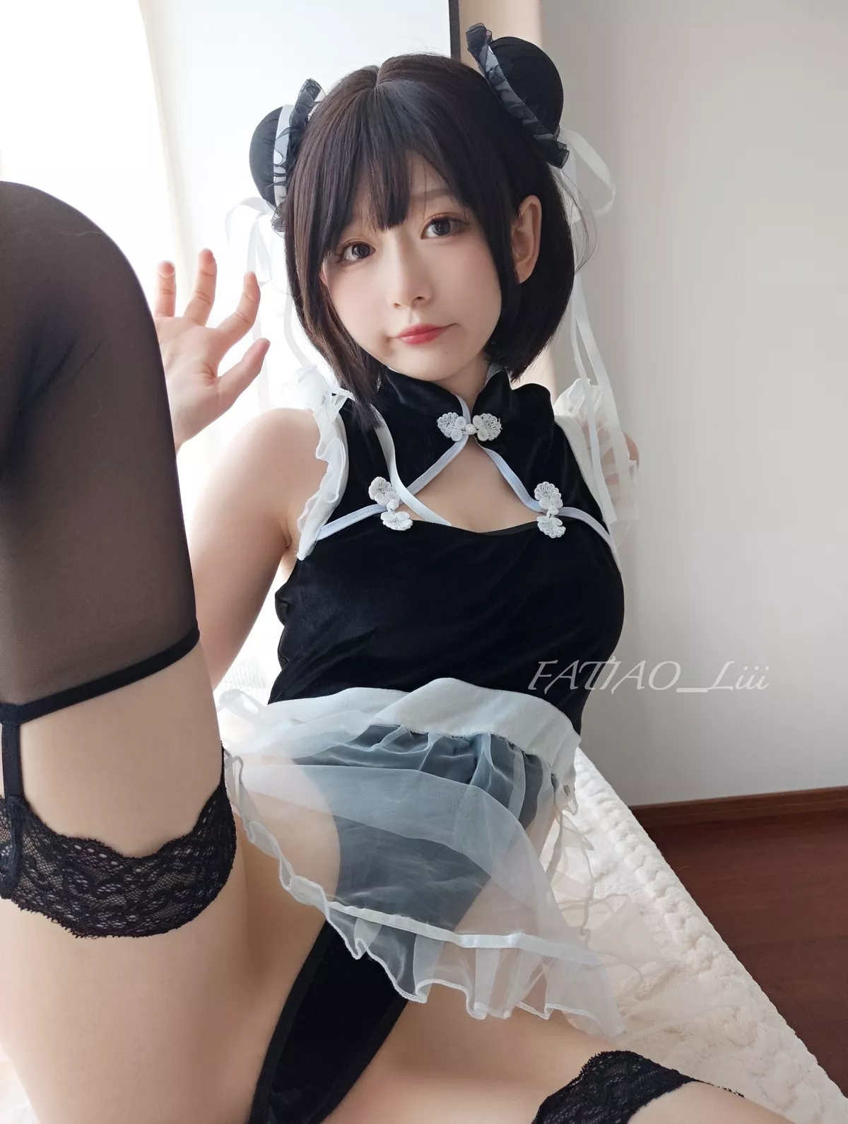 网络美女迷之呆梨中华小女仆主题性感黑色连体女仆配蕾丝袜秀翘臀美腿诱惑写真24P