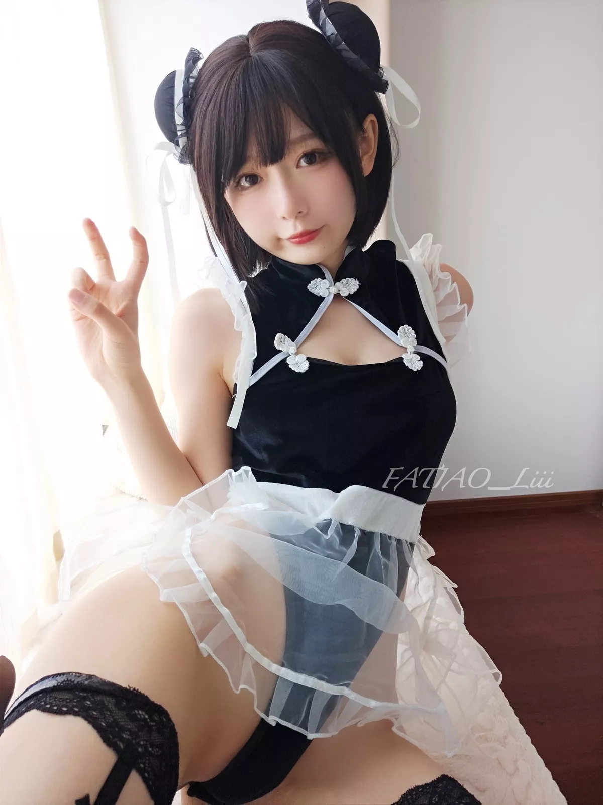 网络美女迷之呆梨中华小女仆主题性感黑色连体女仆配蕾丝袜秀翘臀美腿诱惑写真24P