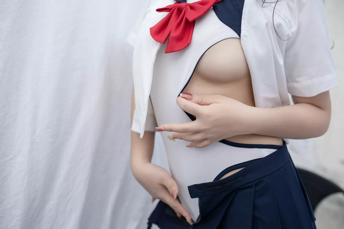 萌系小姐姐白烨魅惑狼姐姐主题私房性感JK制服配超薄黑丝半撩秀美腿诱惑写真63P