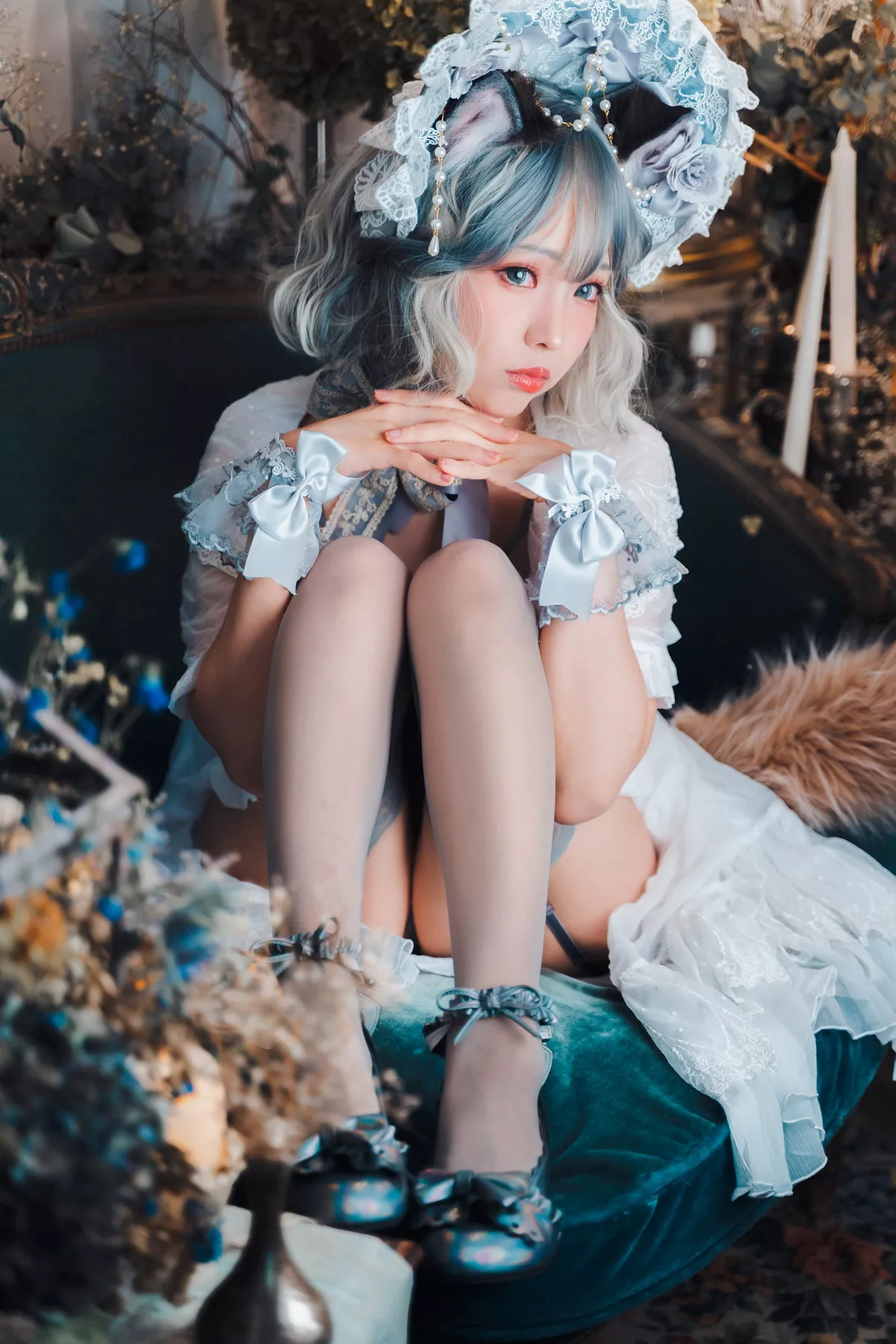 Coser妹子Ely_eee布偶猫少女主题灰色紧身内衣配蕾丝吊袜秀完美身材诱惑写真51P