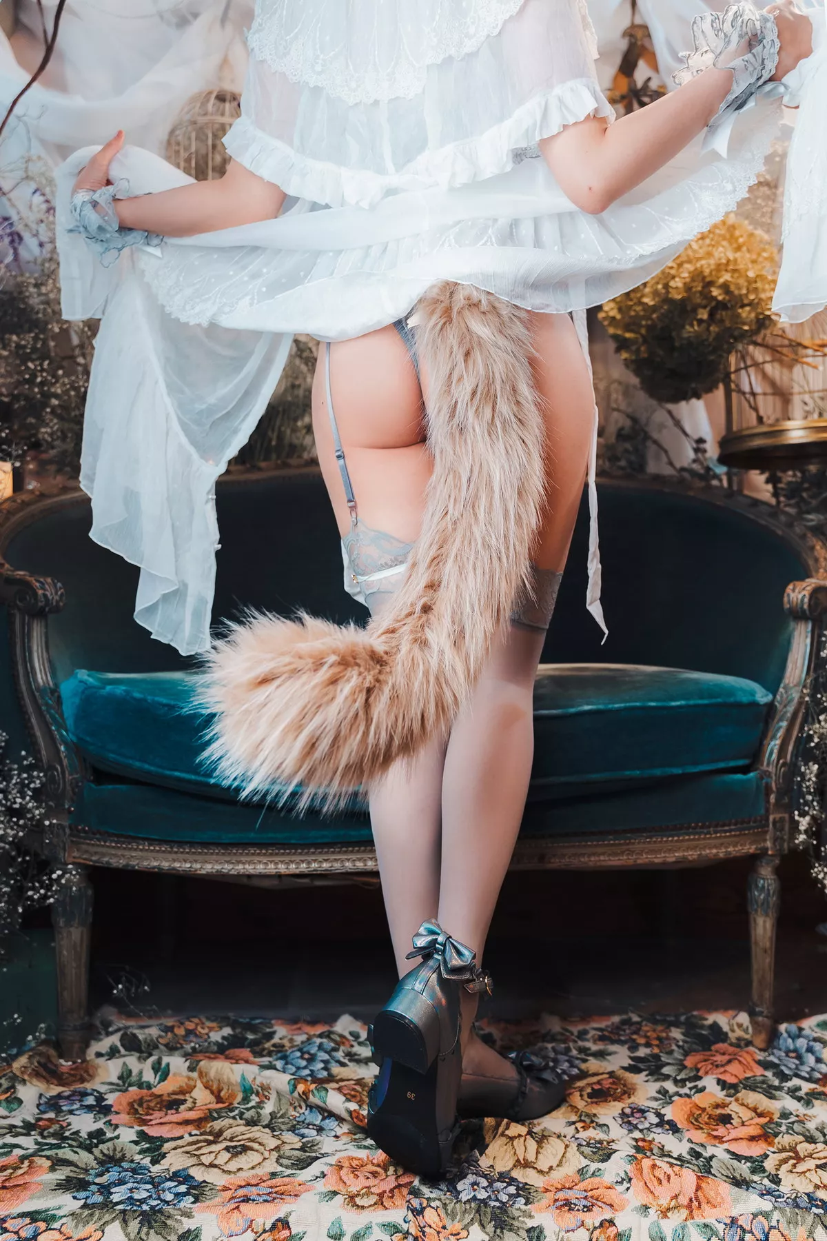 Coser妹子Ely_eee布偶猫少女主题灰色紧身内衣配蕾丝吊袜秀完美身材诱惑写真51P