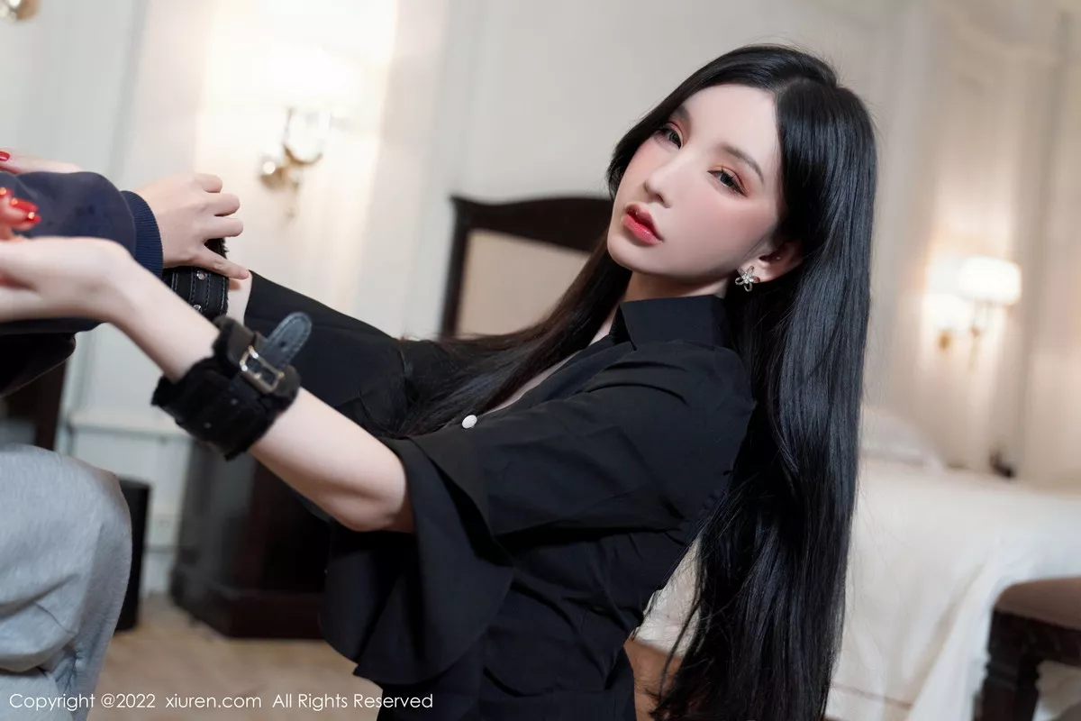 XiuRen第6012期_女神周于希Sally脱职业装露黑色内衣秀完美身材迷人诱惑写真94P