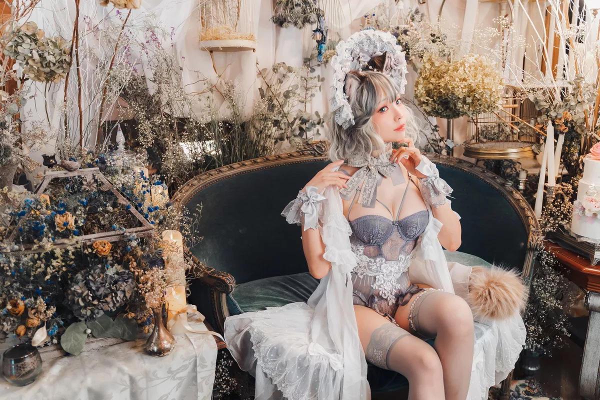 Coser妹子Ely_eee布偶猫少女主题灰色紧身内衣配蕾丝吊袜秀完美身材诱惑写真51P