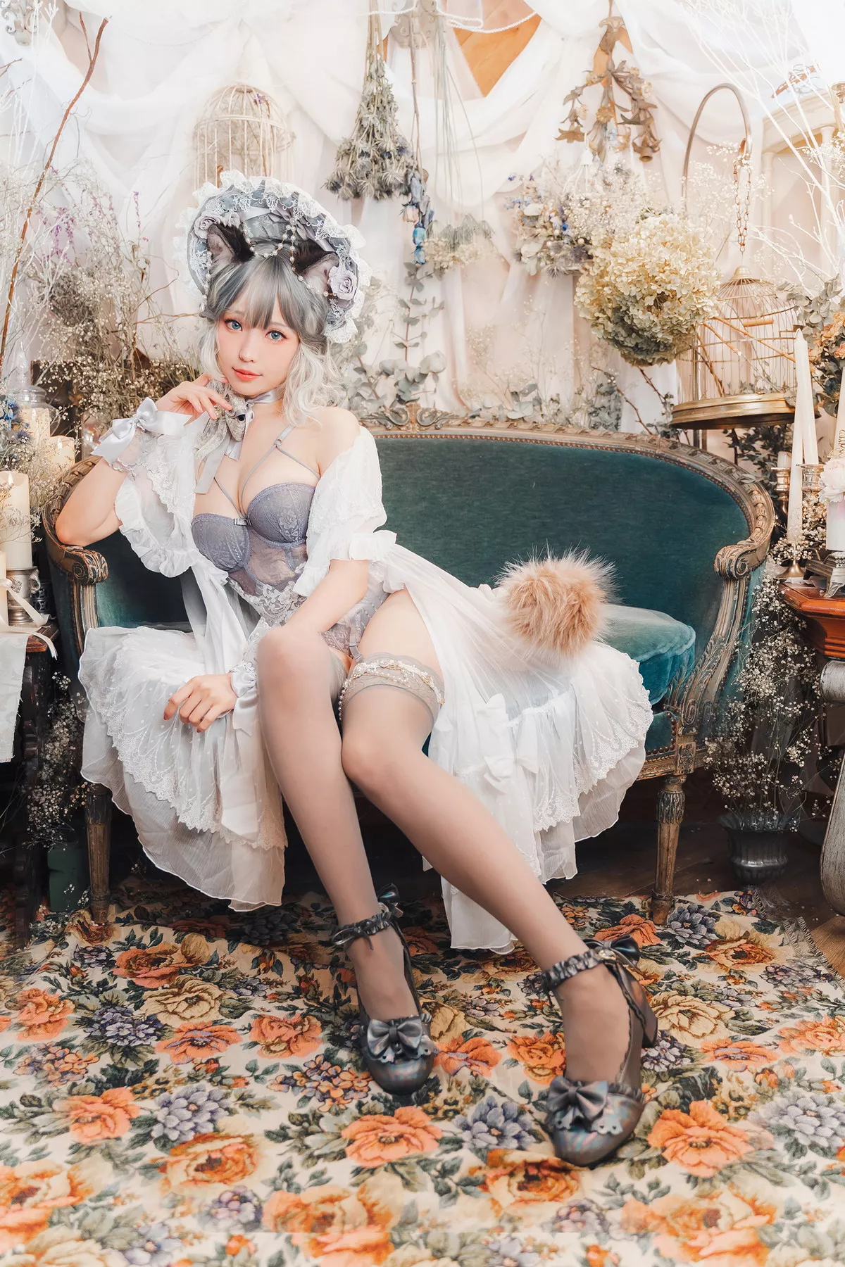 Coser妹子Ely_eee布偶猫少女主题灰色紧身内衣配蕾丝吊袜秀完美身材诱惑写真51P
