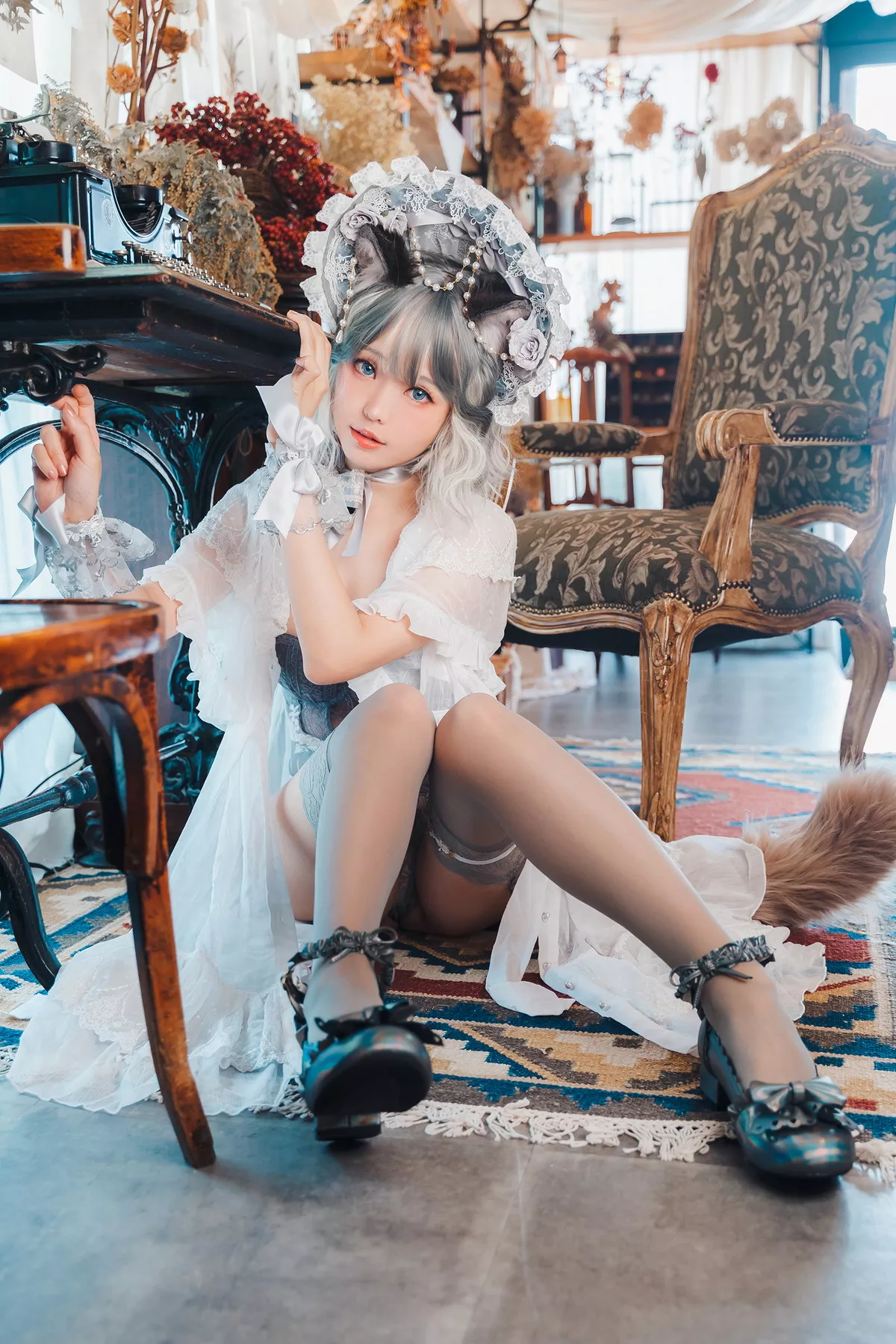 Coser妹子Ely_eee布偶猫少女主题灰色紧身内衣配蕾丝吊袜秀完美身材诱惑写真51P