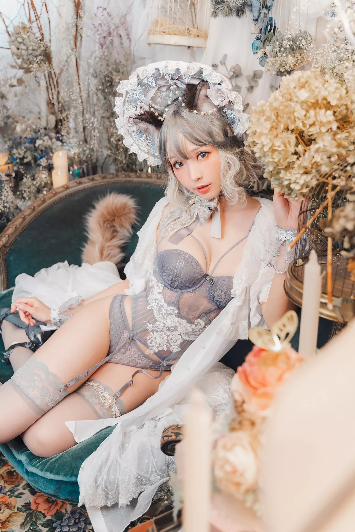 Coser妹子Ely_eee布偶猫少女主题灰色紧身内衣配蕾丝吊袜秀完美身材诱惑写真51P