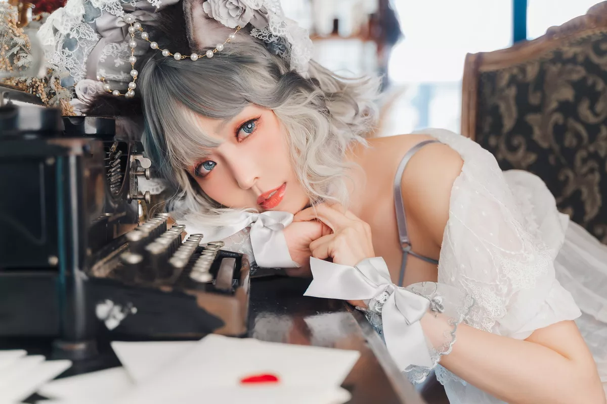 Coser妹子Ely_eee布偶猫少女主题灰色紧身内衣配蕾丝吊袜秀完美身材诱惑写真51P