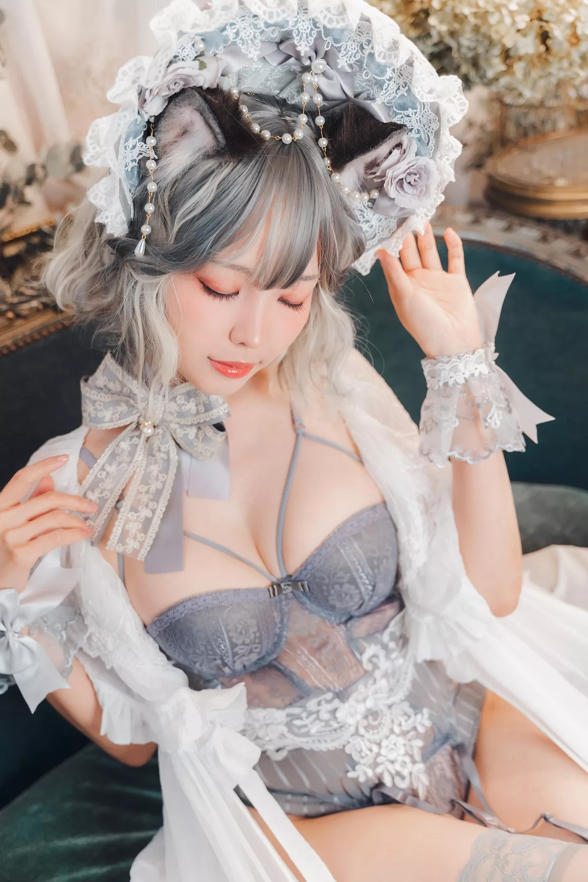 Coser妹子Ely_eee布偶猫少女主题灰色紧身内衣配蕾丝吊袜秀完美身材诱惑写真51P
