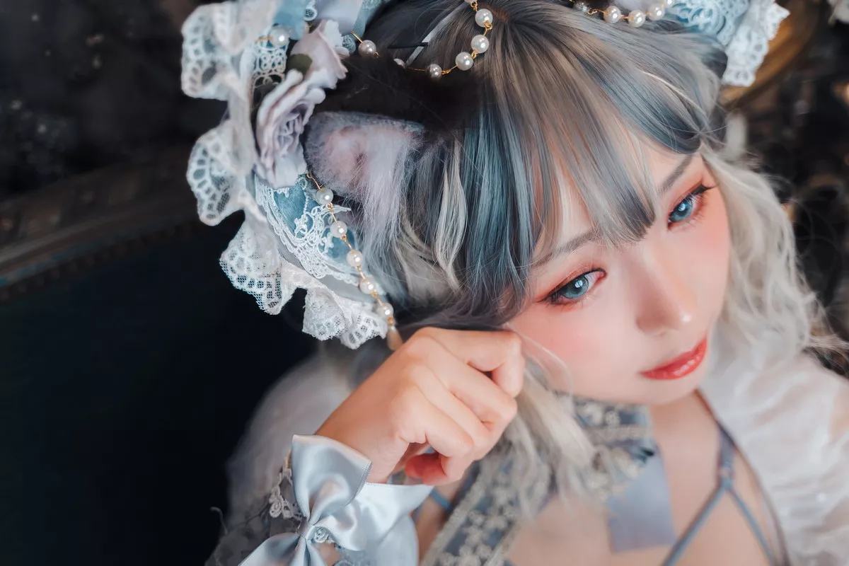 Coser妹子Ely_eee布偶猫少女主题灰色紧身内衣配蕾丝吊袜秀完美身材诱惑写真51P