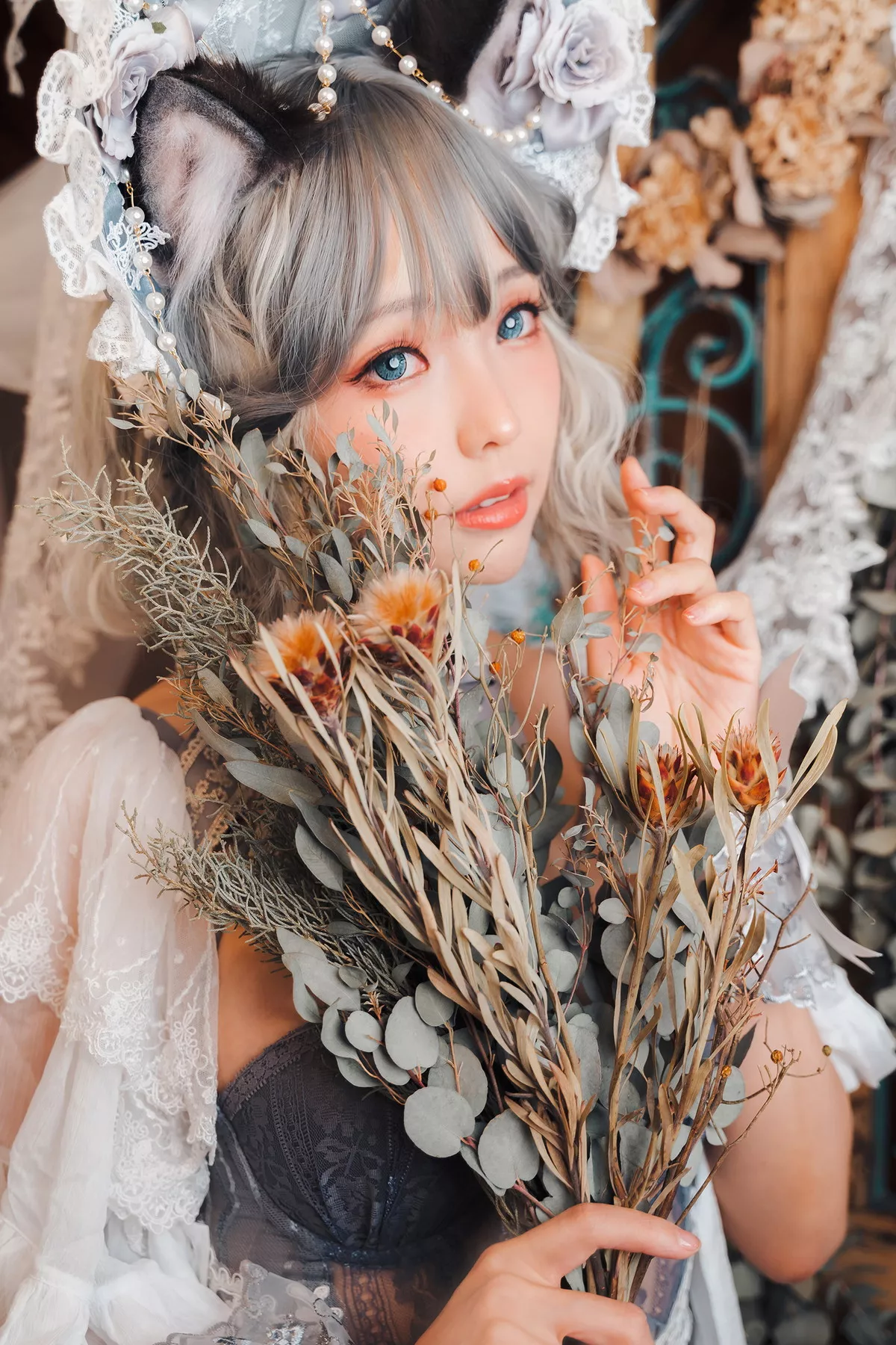 Coser妹子Ely_eee布偶猫少女主题灰色紧身内衣配蕾丝吊袜秀完美身材诱惑写真51P