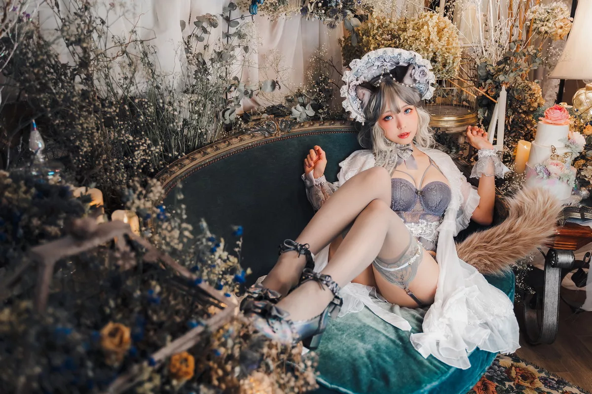 Coser妹子Ely_eee布偶猫少女主题灰色紧身内衣配蕾丝吊袜秀完美身材诱惑写真51P