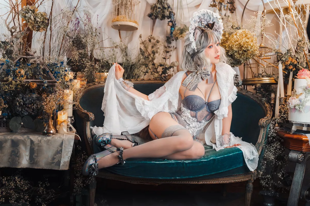 Coser妹子Ely_eee布偶猫少女主题灰色紧身内衣配蕾丝吊袜秀完美身材诱惑写真51P