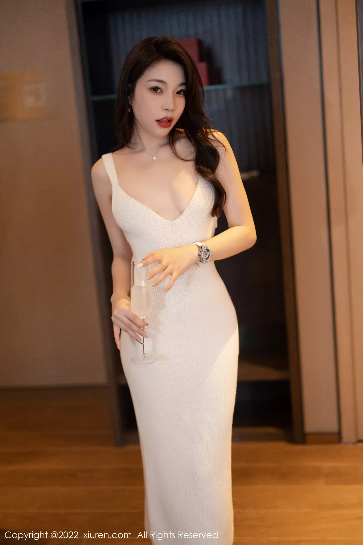XiuRen第6010期_女神徐莉芝Booty脱性感白色套装露超薄无内肉丝秀翘臀诱惑写真82P