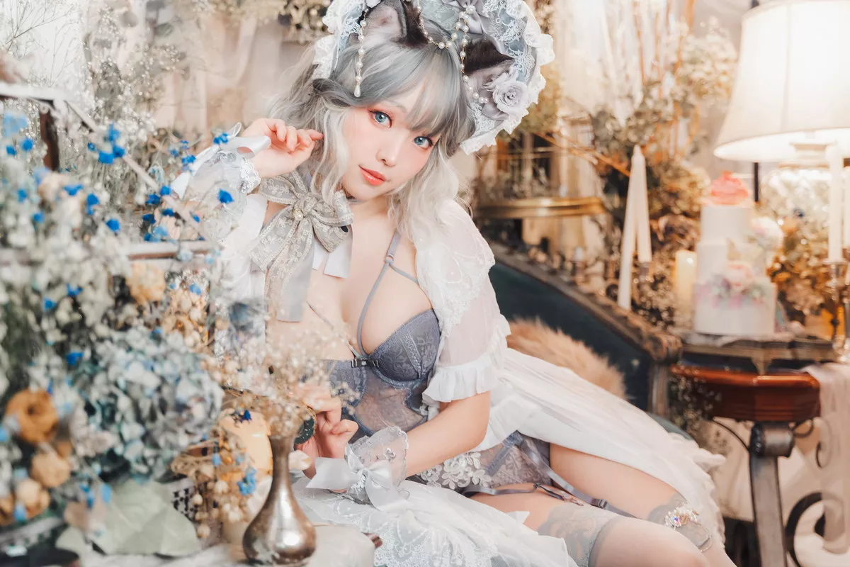 Coser妹子Ely_eee布偶猫少女主题灰色紧身内衣配蕾丝吊袜秀完美身材诱惑写真51P