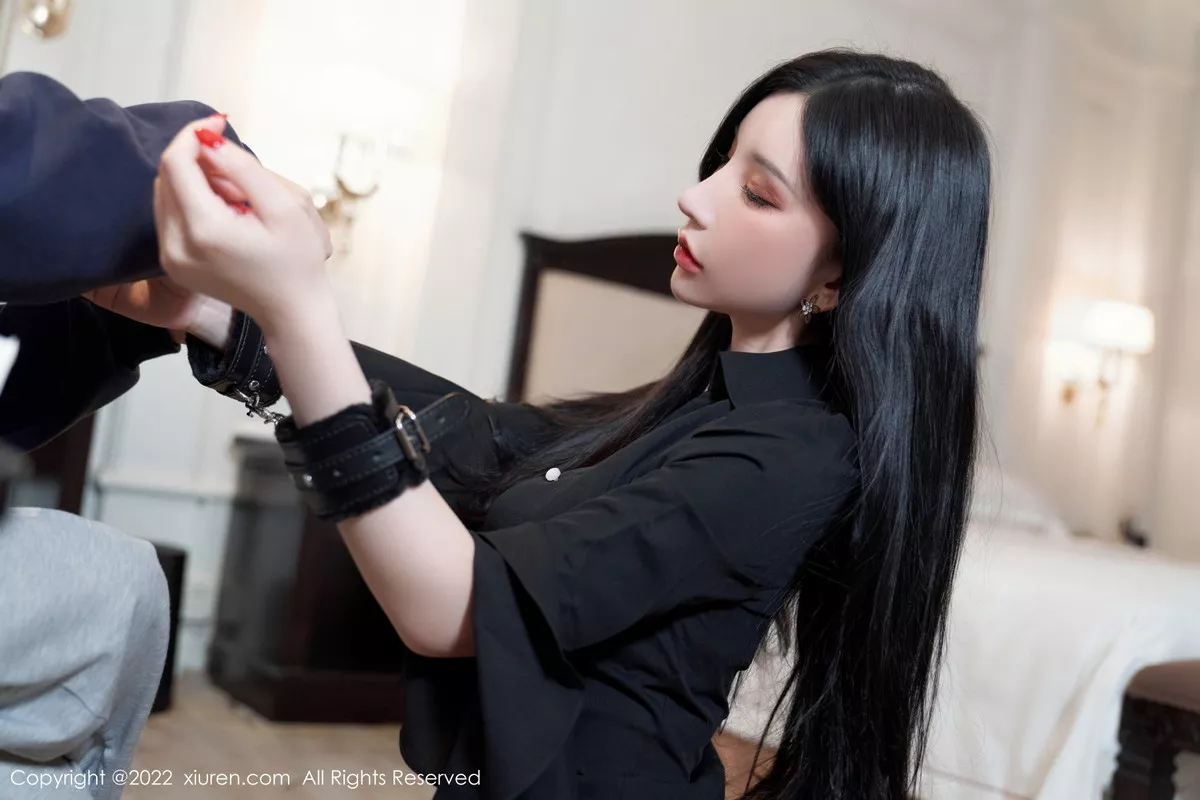 XiuRen第6012期_女神周于希Sally脱职业装露黑色内衣秀完美身材迷人诱惑写真94P