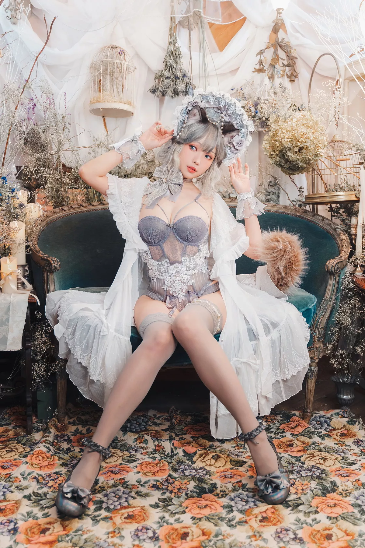 Coser妹子Ely_eee布偶猫少女主题灰色紧身内衣配蕾丝吊袜秀完美身材诱惑写真51P