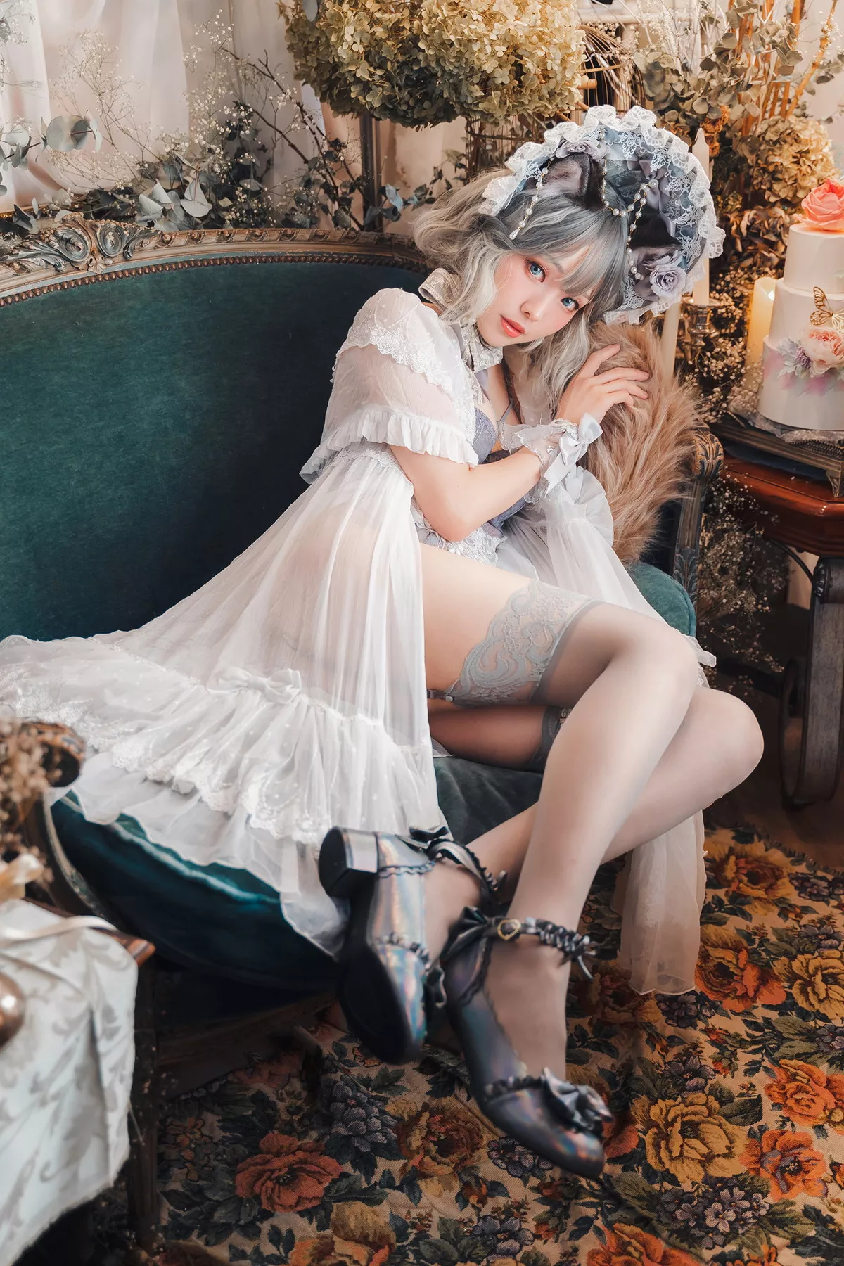 Coser妹子Ely_eee布偶猫少女主题灰色紧身内衣配蕾丝吊袜秀完美身材诱惑写真51P