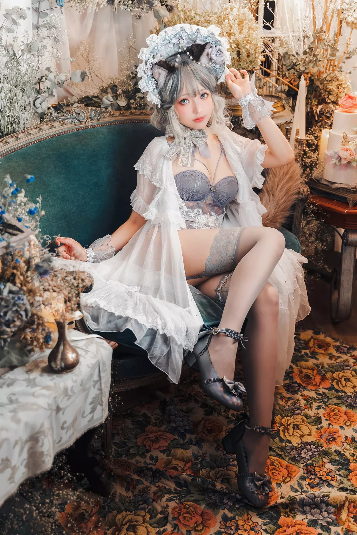 Coser妹子Ely_eee布偶猫少女主题灰色紧身内衣配蕾丝吊袜秀完美身材诱惑写真51P