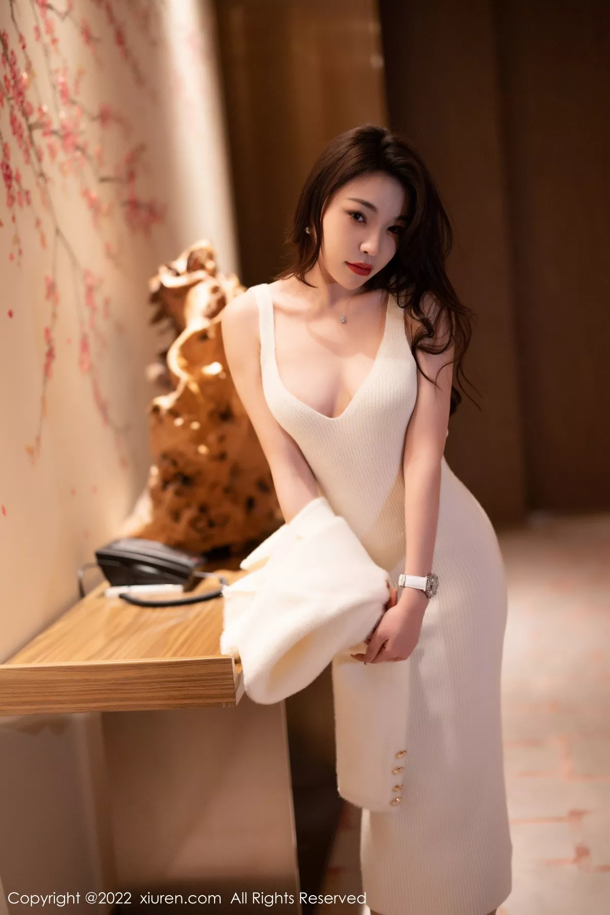 XiuRen第6010期_女神徐莉芝Booty脱性感白色套装露超薄无内肉丝秀翘臀诱惑写真82P
