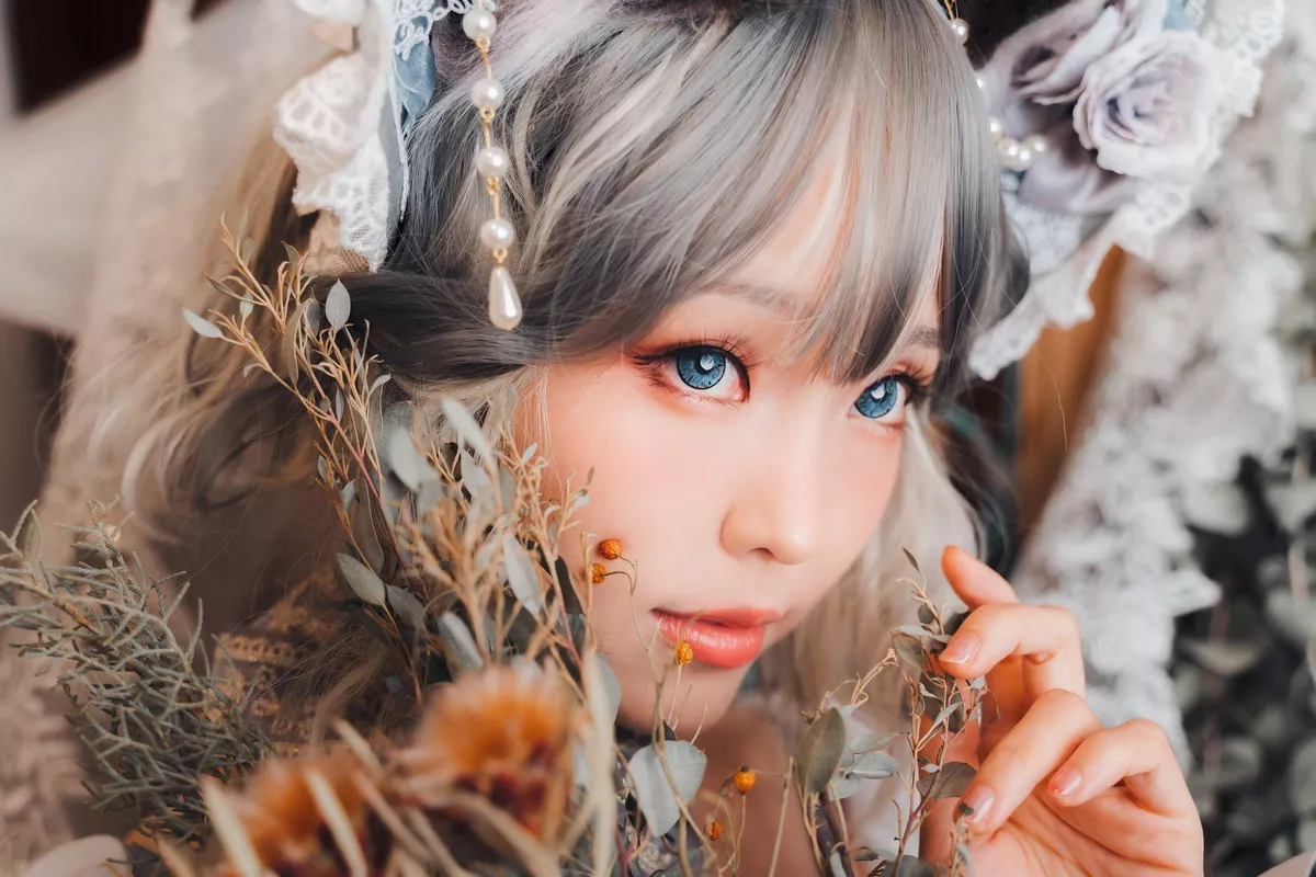 Coser妹子Ely_eee布偶猫少女主题灰色紧身内衣配蕾丝吊袜秀完美身材诱惑写真51P