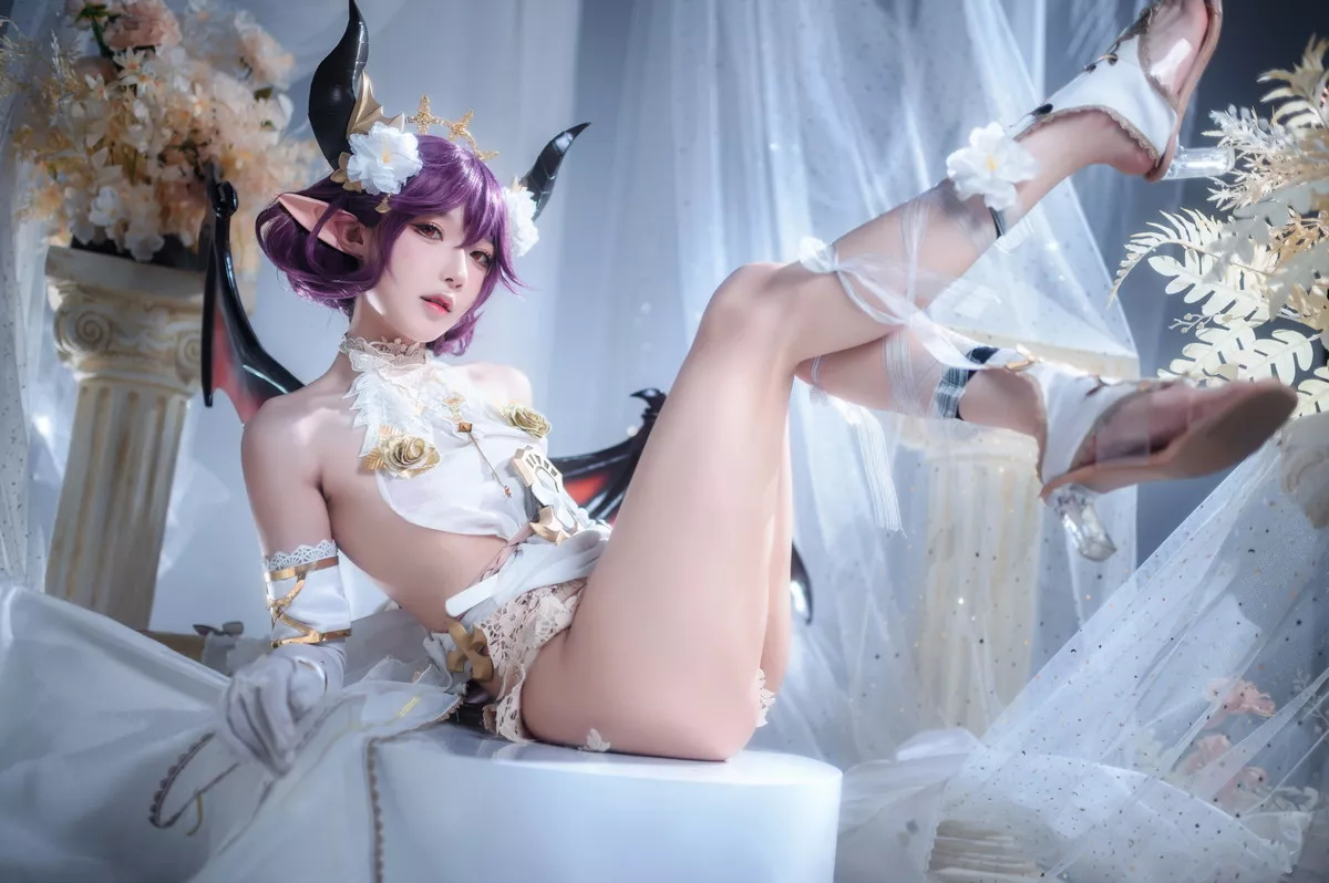 动漫博主阿包也是兔娘碧蓝幻想古蕾娅主题性感白色薄纱秀白嫩肌肤完美诱惑写真35P