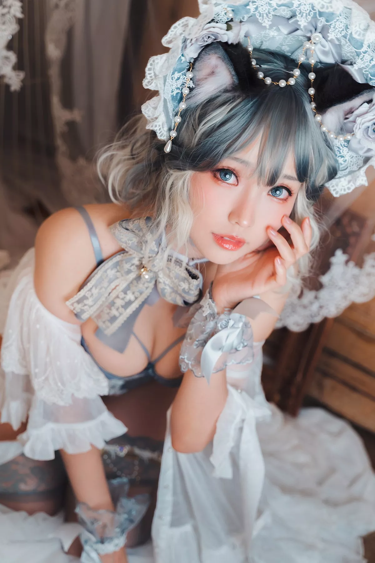 Coser妹子Ely_eee布偶猫少女主题灰色紧身内衣配蕾丝吊袜秀完美身材诱惑写真51P