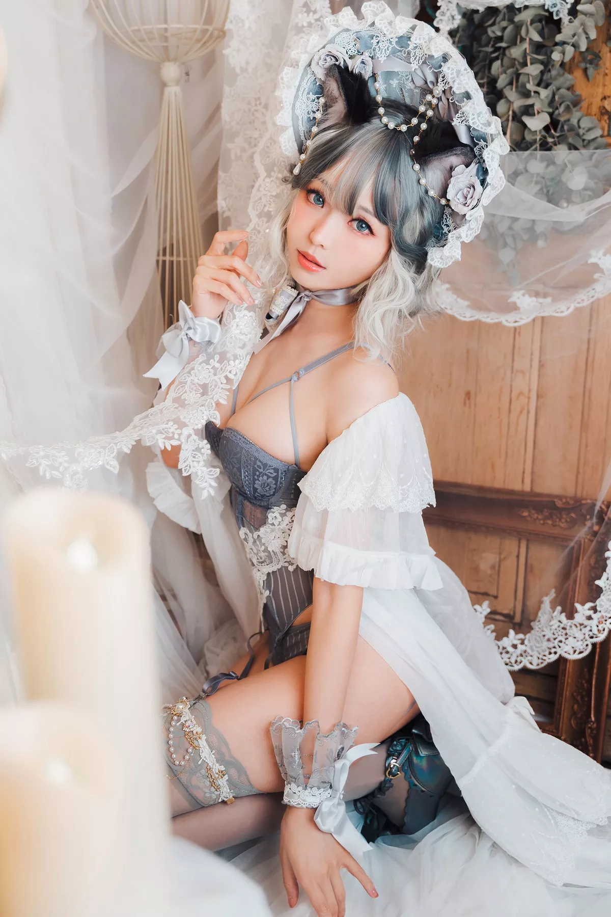 Coser妹子Ely_eee布偶猫少女主题灰色紧身内衣配蕾丝吊袜秀完美身材诱惑写真51P