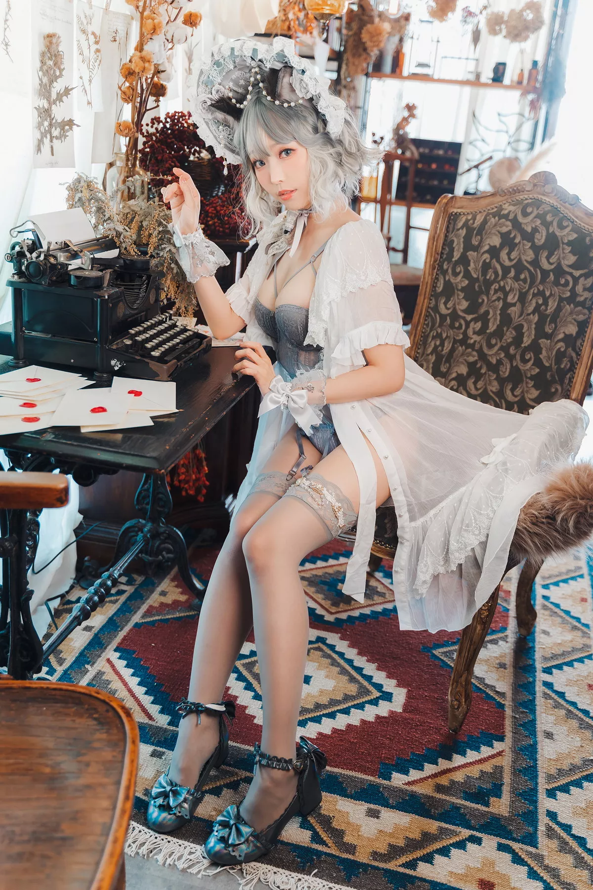 Coser妹子Ely_eee布偶猫少女主题灰色紧身内衣配蕾丝吊袜秀完美身材诱惑写真51P