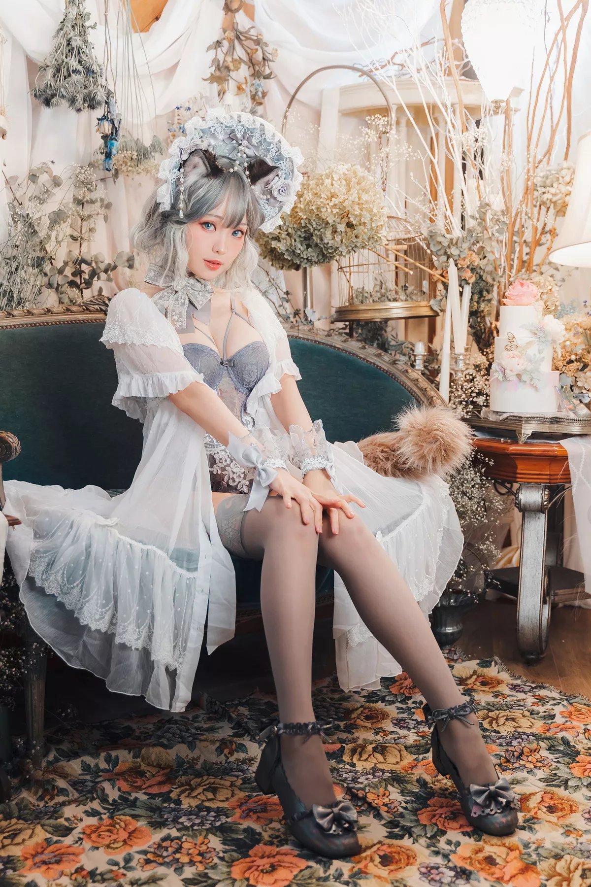 Coser妹子Ely_eee布偶猫少女主题灰色紧身内衣配蕾丝吊袜秀完美身材诱惑写真51P