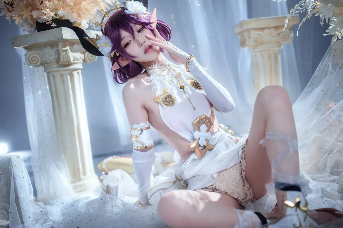 动漫博主阿包也是兔娘碧蓝幻想古蕾娅主题性感白色薄纱秀白嫩肌肤完美诱惑写真35P