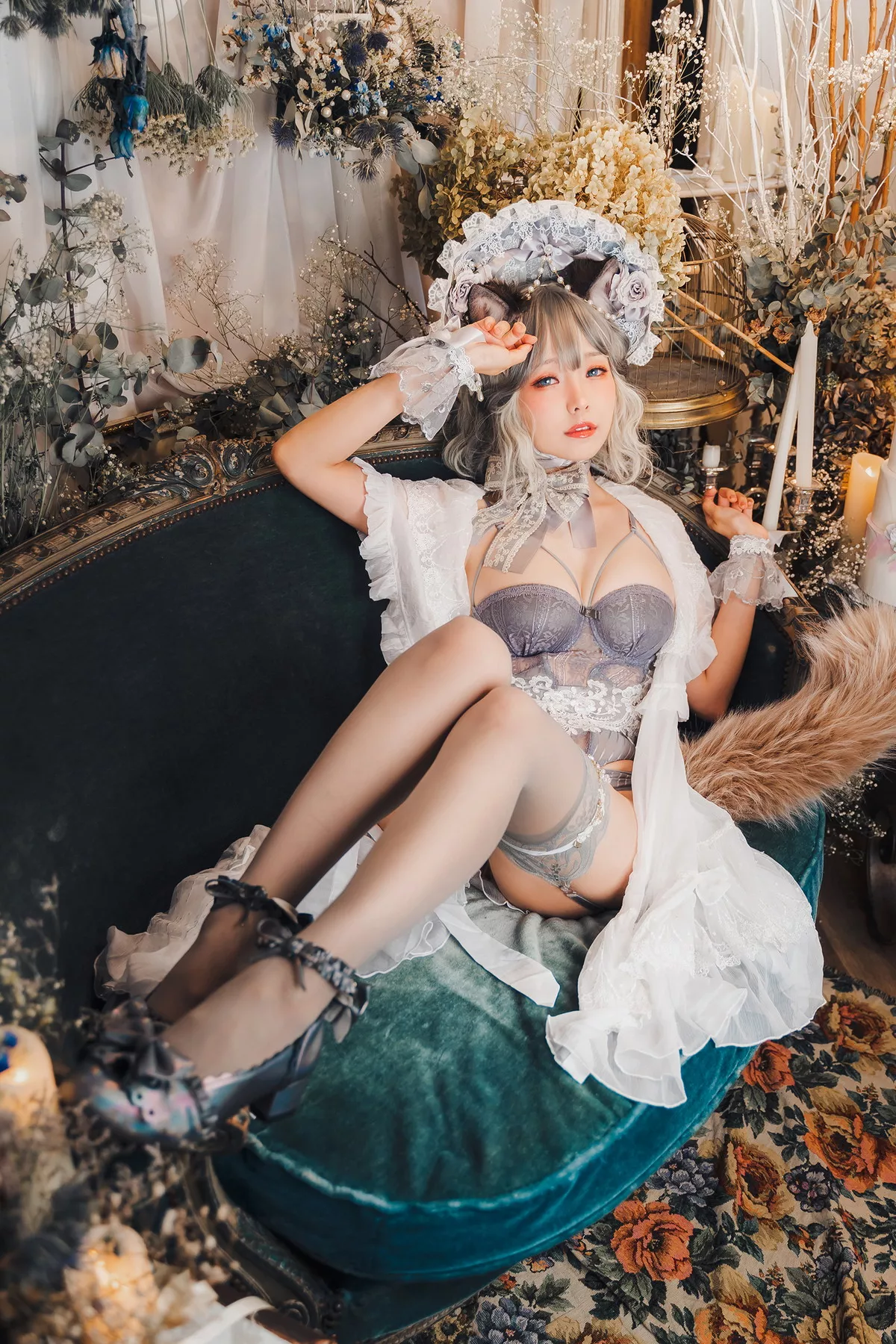 Coser妹子Ely_eee布偶猫少女主题灰色紧身内衣配蕾丝吊袜秀完美身材诱惑写真51P
