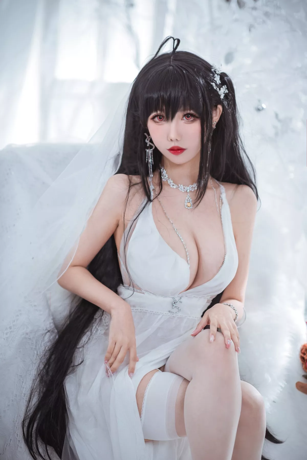 Coser美女仙女月大凤花嫁主题性感白色薄透婚纱配白丝吊袜秀惹火身材诱惑写真30P